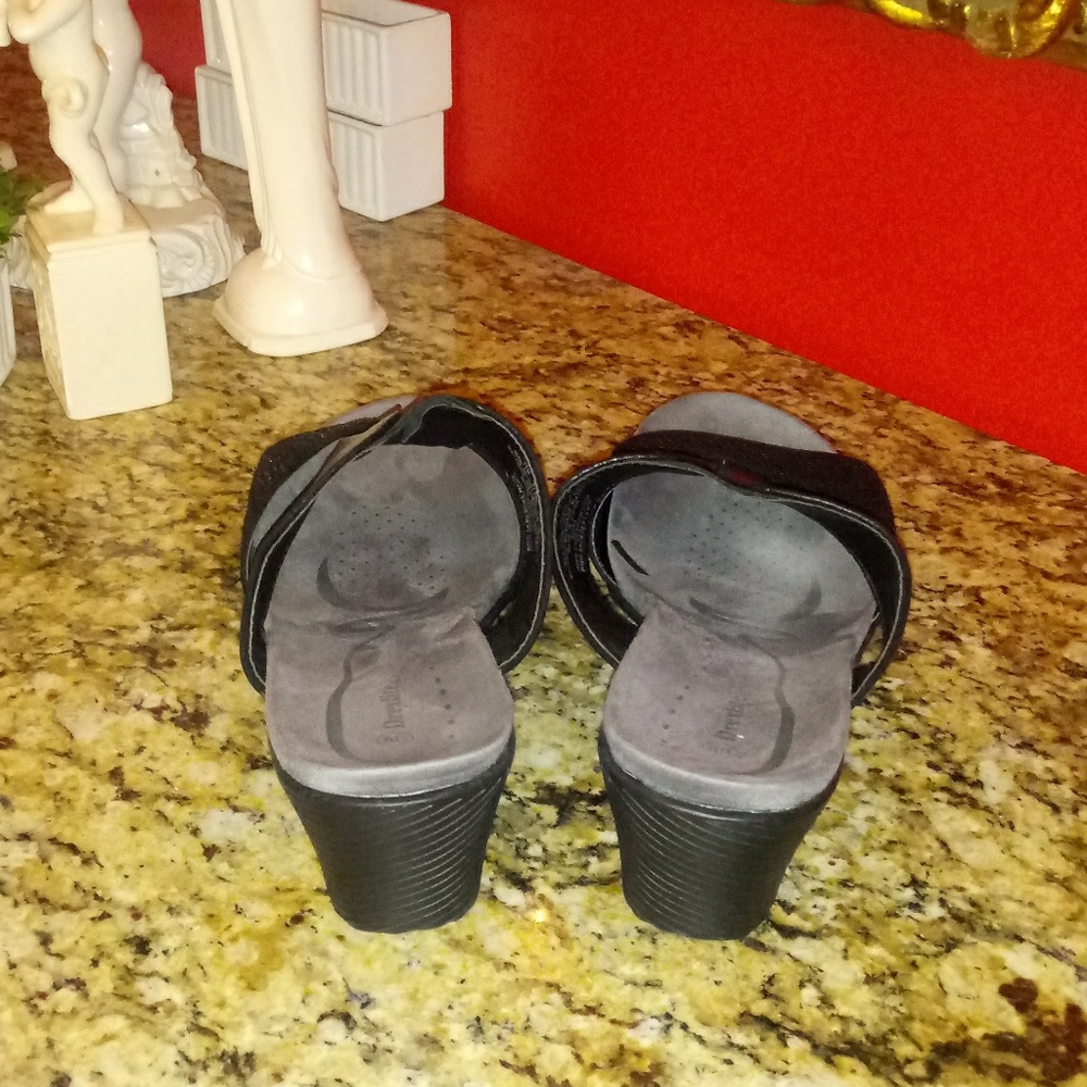 Drexlite Sandals - Picture 4 of 7